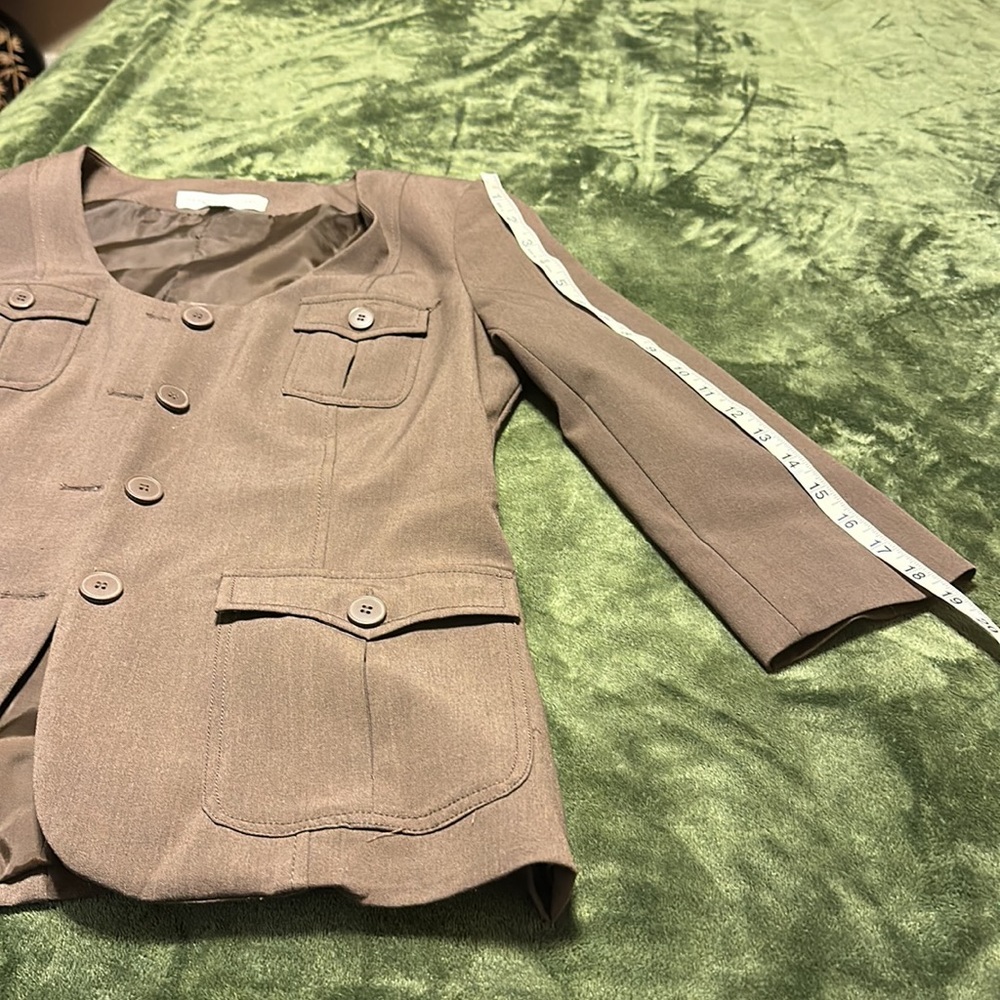 Suit - Picture 4 of 9